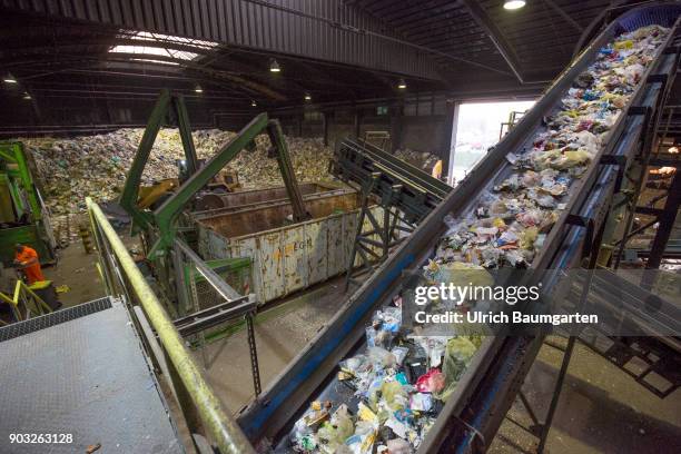 Egn Entsorgungsgesellschaft Niederrhein Mbh Neuss Lövelinger Straße Neuss 54 Müll Trennen Stock Photos, High-Res Pictures, and Images - Getty Images