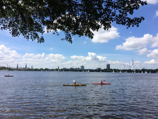 Alsterperle Eduard Rhein Ufer 1 22087 Hamburg
