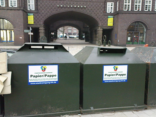 Altpapiercontainer In Der Nähe Jetzt Geöffnet