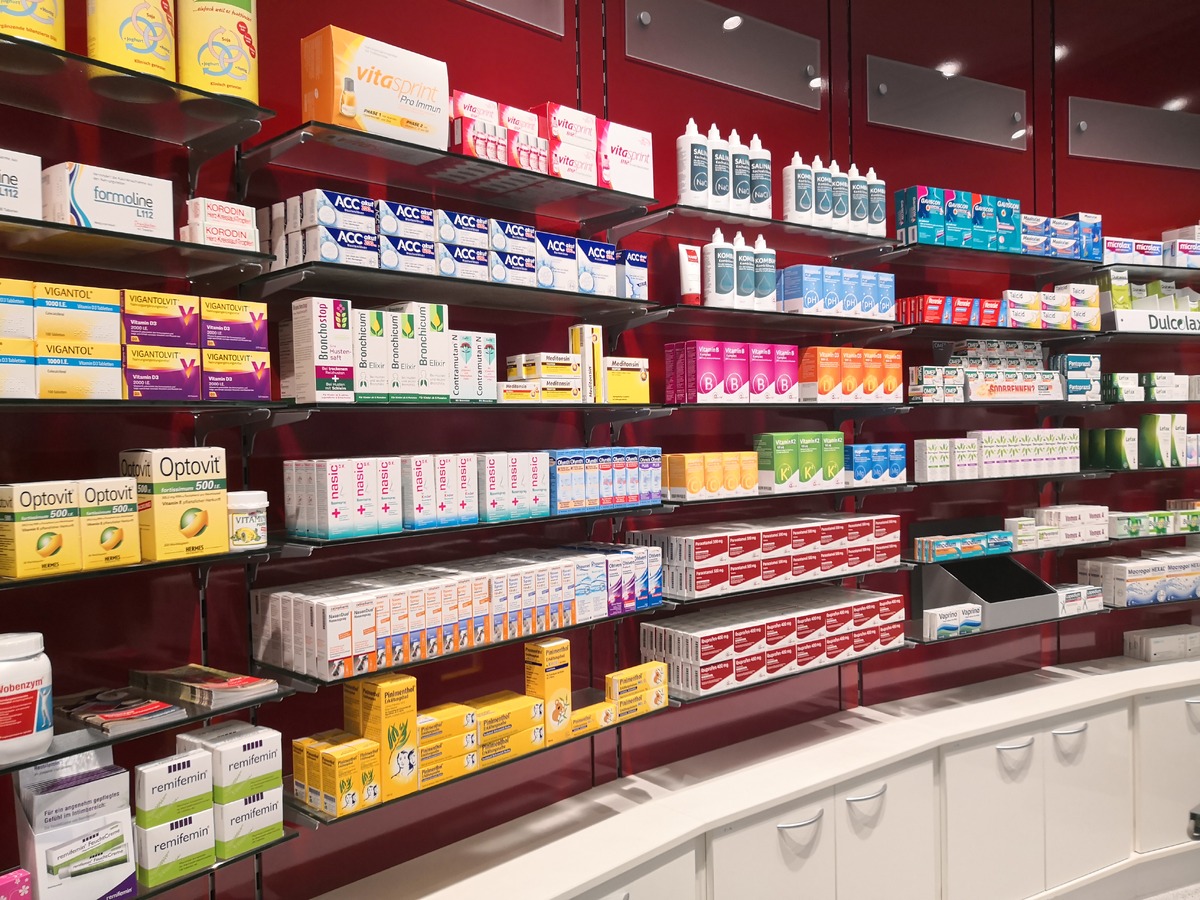 Apo Rot Adler Apotheke City