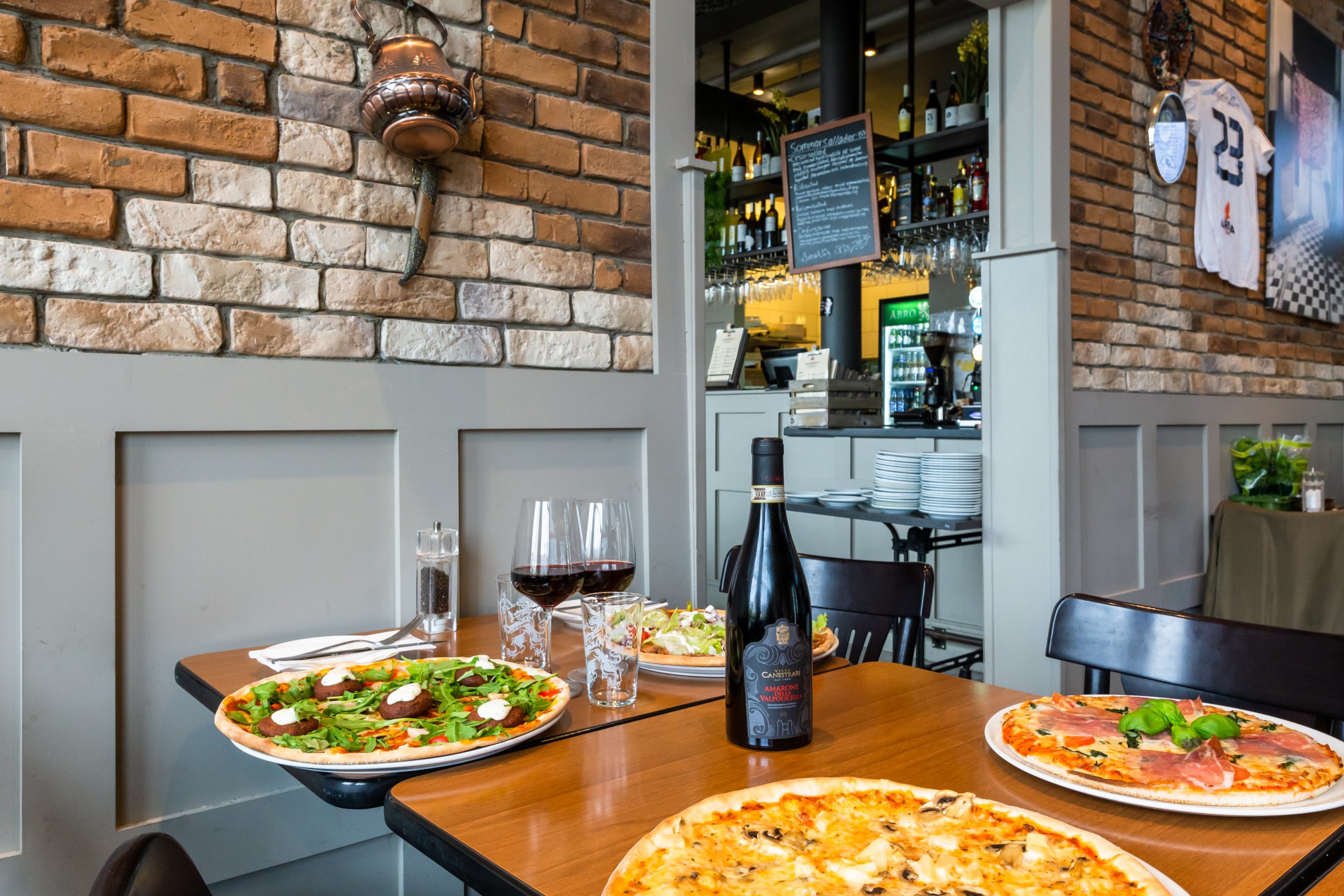 Pizzeria Bellosguardo Am Bischofskreuz Freiburg Im Breisgau Arena Pizzeria | Arena kolgrill & bar