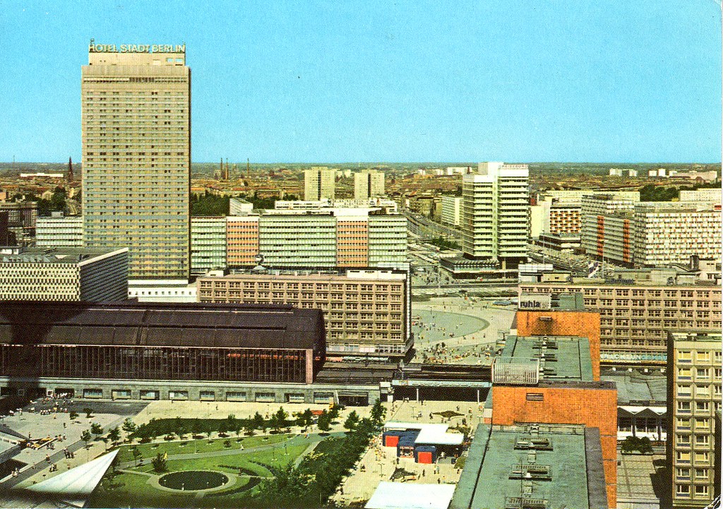 Zentrum Für Herz- Und Gefäßmedizin Mediapark Köln "Berlin - Hauptstadt der DDR" | Zentrum | John Spooner | Flickr