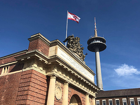 Rezensionen Für Apotheke Am Berliner Tor Platz Berliner Tor Platz In Wesel Landmark Tv Tower Wesel Photo Background