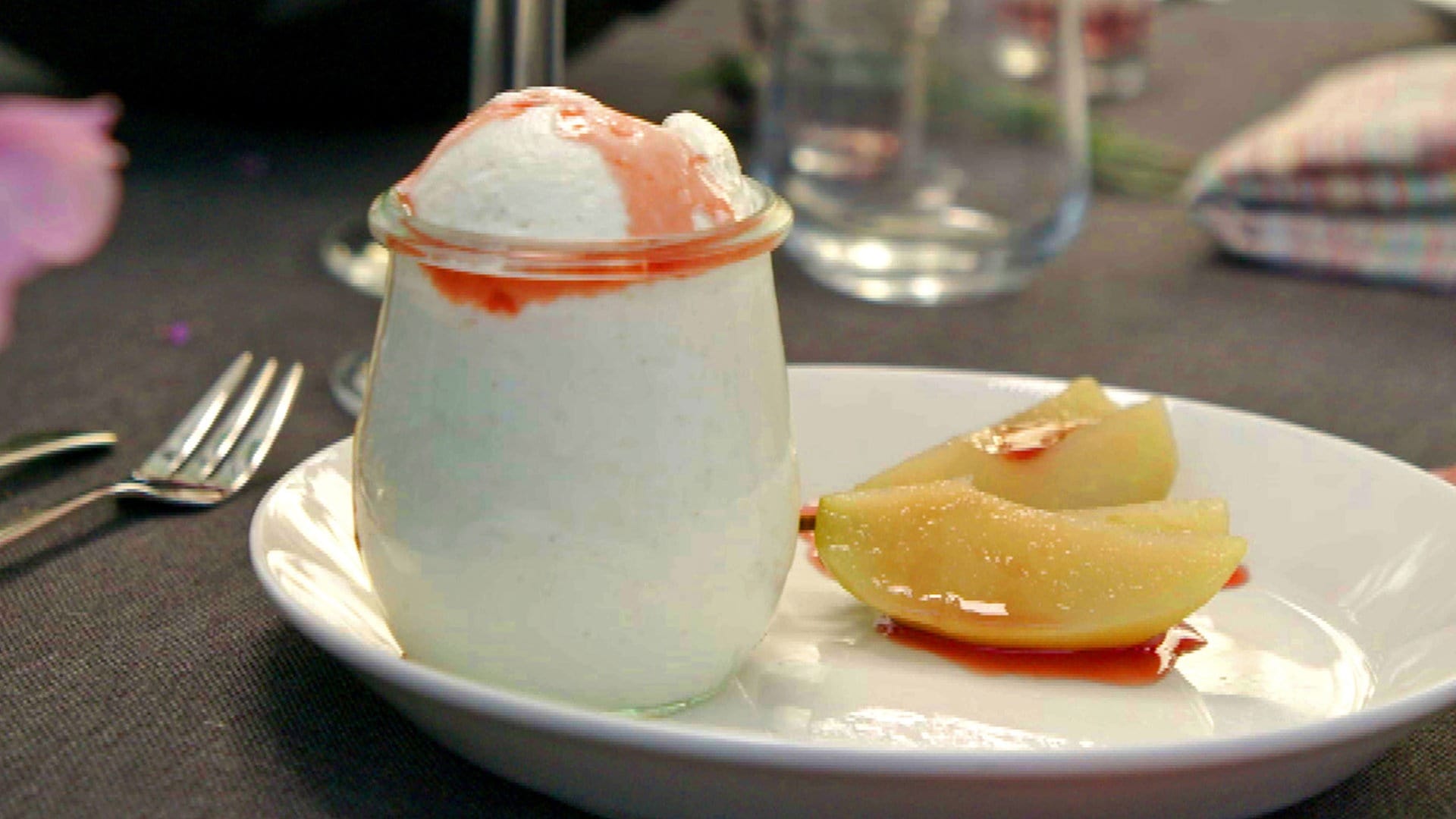 Lecker Eis Essen In Der Nähe Beschwipste Birnen mit Quarkschaum und Johannisbeergelee - Rezepte