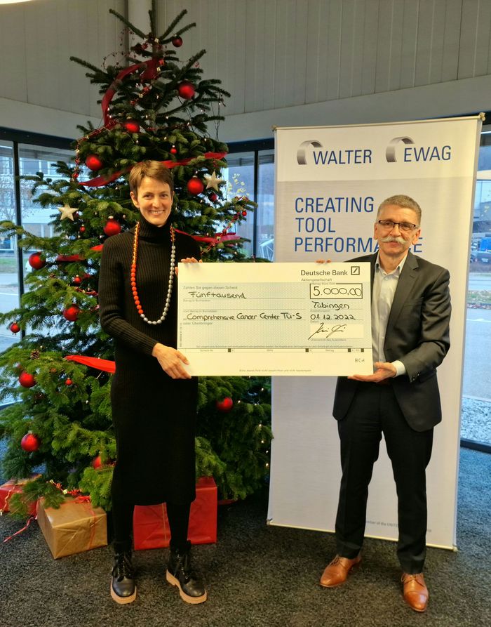 Augenarztpraxis Kiel - Dr. Silke Schnell Cheque handover to the Tumour Centre CCC Tübingen-Stuttgart. | WALTER