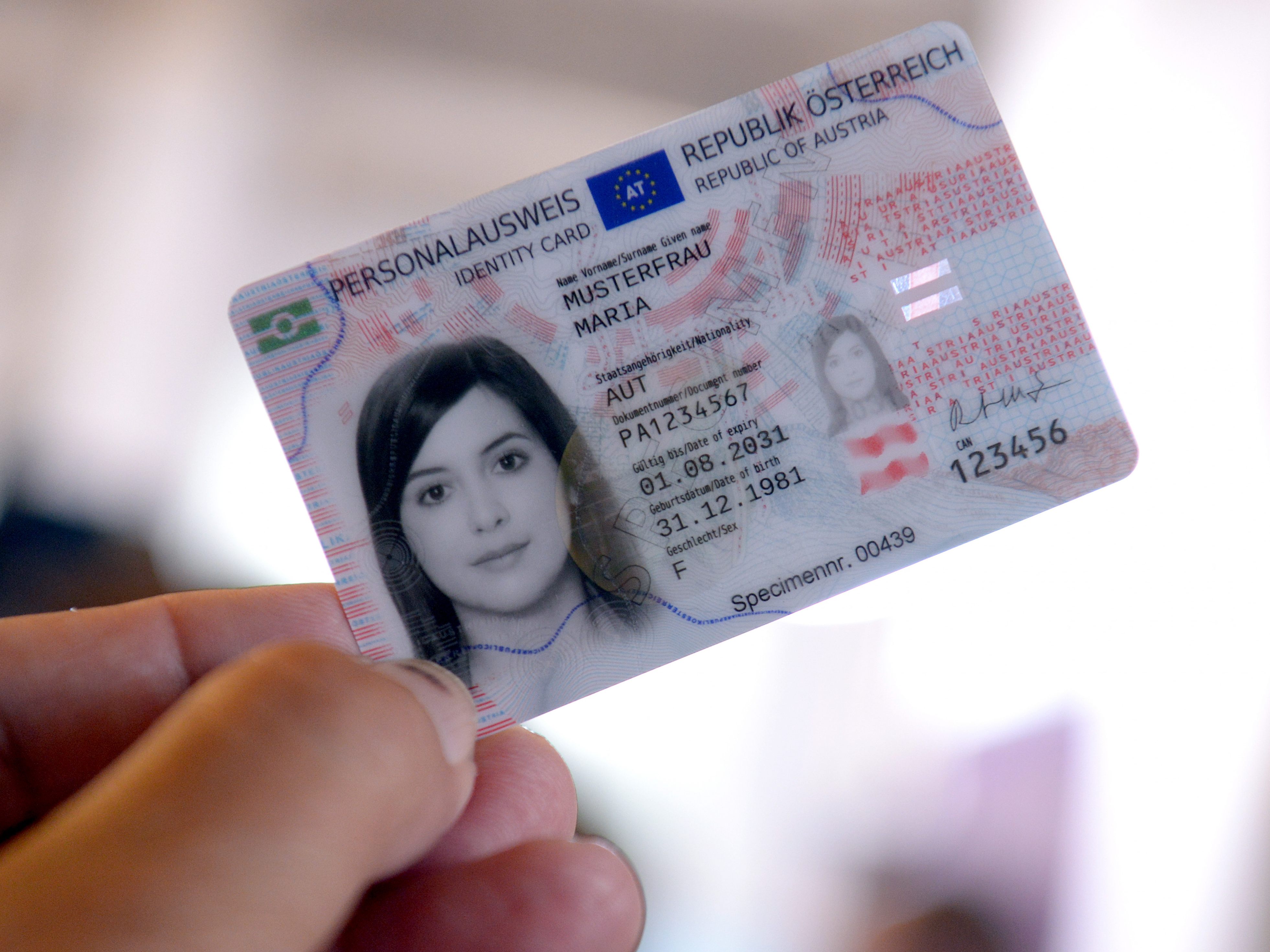 Wie Lange Vor Ablauf Personalausweis Beantragen Das ist der neue Personalausweis - VIENNA.AT