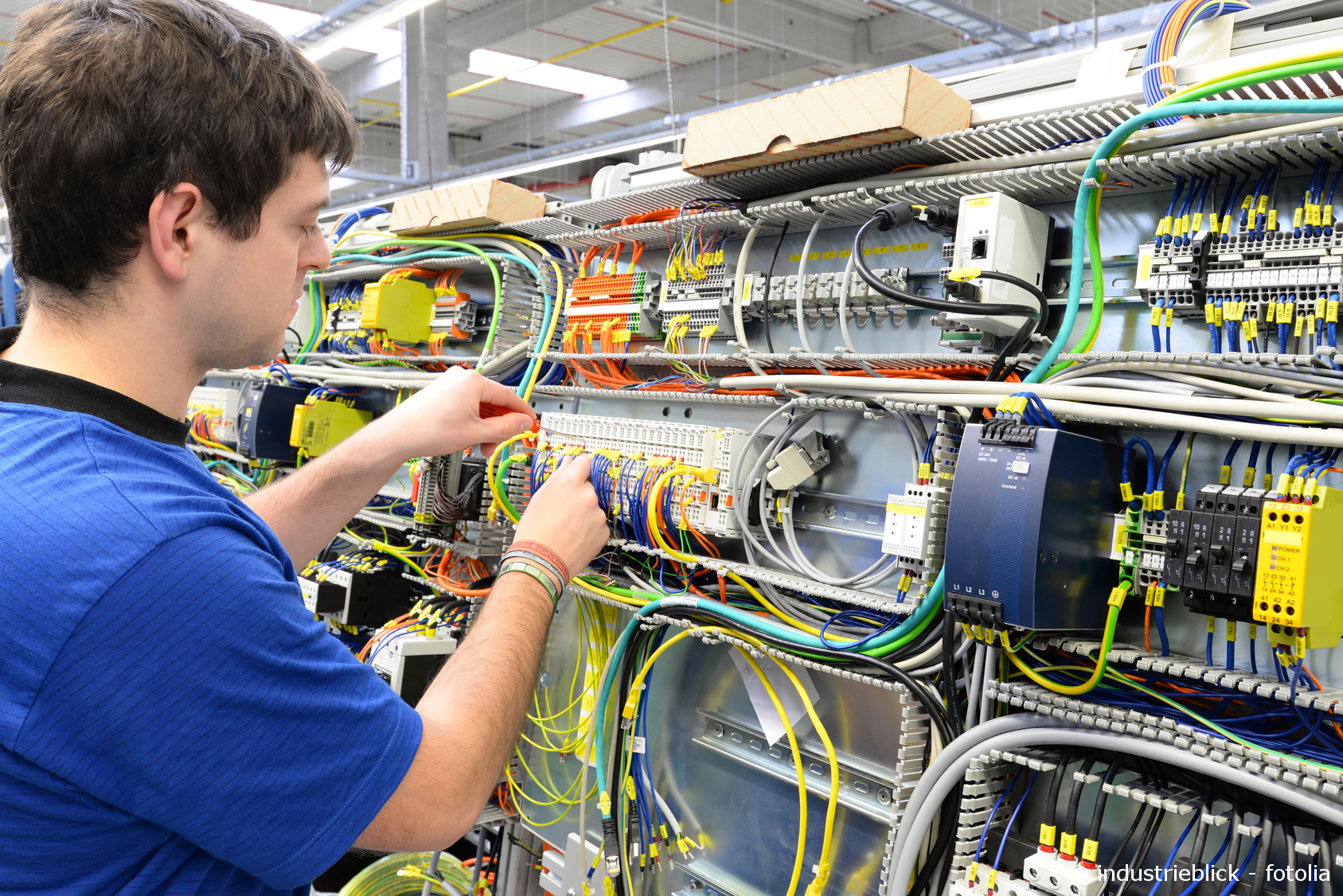 Elektriker In Der Nähe Jetzt Geöffnet Der Elektriker am Bau - Elektriker und Elektroniker