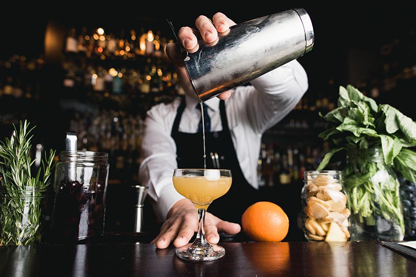 Cocktailbar In Der Nähe Jetzt Geöffnet Die besten Cocktailbars in Wien: Top 10 - HEROLD.at
