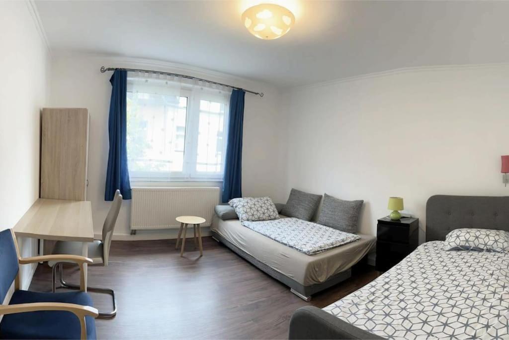 Zerfaß Stefan Im Gesundheitszentrum Am Sittardsberg Düsseldorf Messe and Airport, 2-bedroom Apartment with Kitchen and