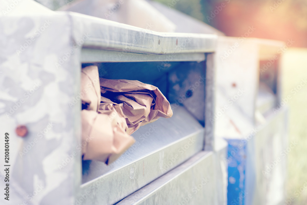 Altpapiercontainer In Der Nähe Jetzt Geöffnet Ein Altpapiercontainer an einer Straße Stock Photo | Adobe Stock