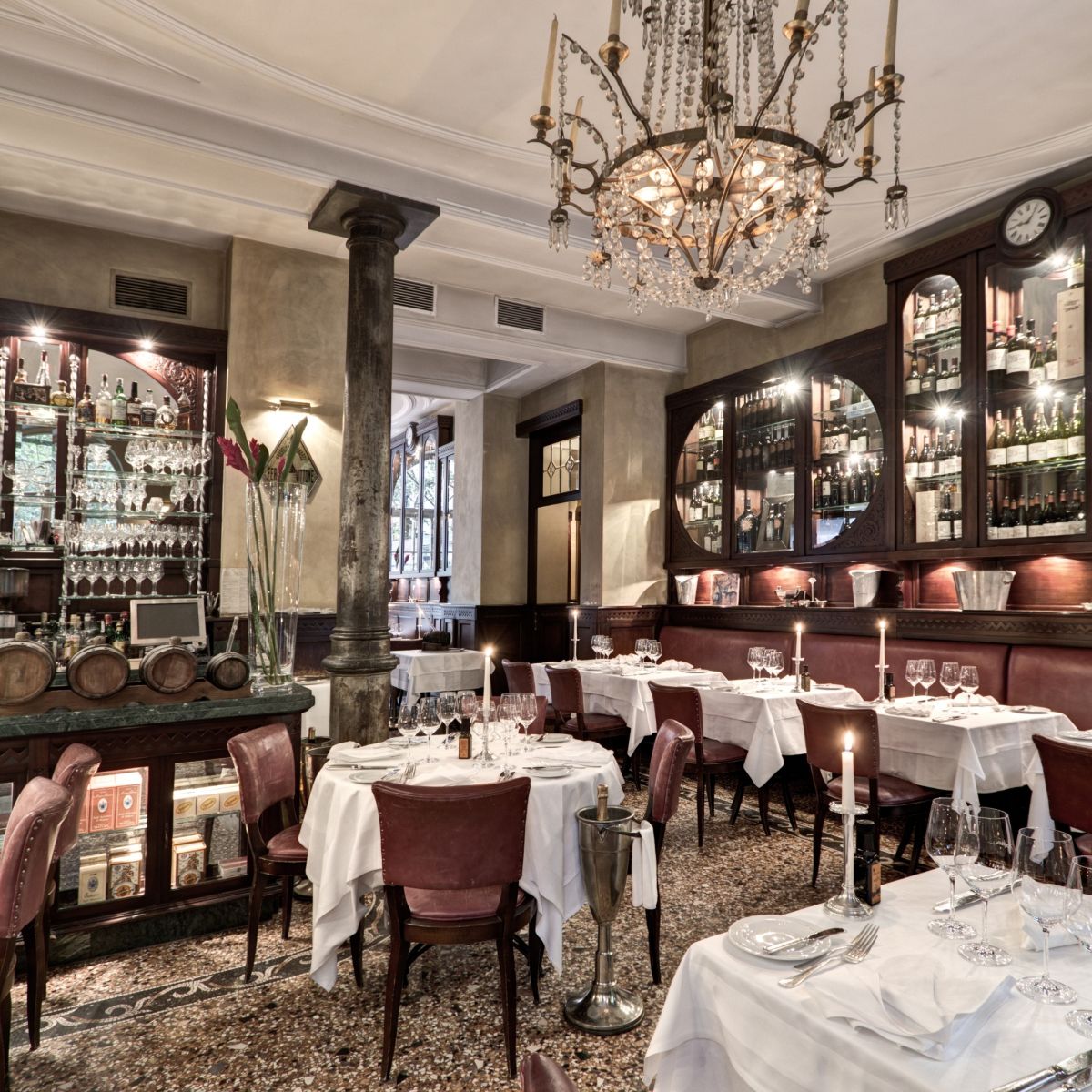 Gutes Italienisches Restaurant In Der Nähe Einrichtung des italienischen Restaurants Acetaia in Nymphenburg