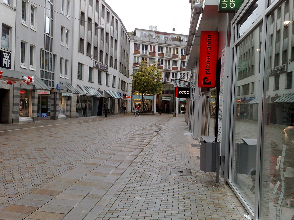 Rezensionen Für Dermatologie Niedernstrasse U. Becker Dr. A. Becker Empty street Niedernstrasse Bielefeld Germany 5th October … | Flickr