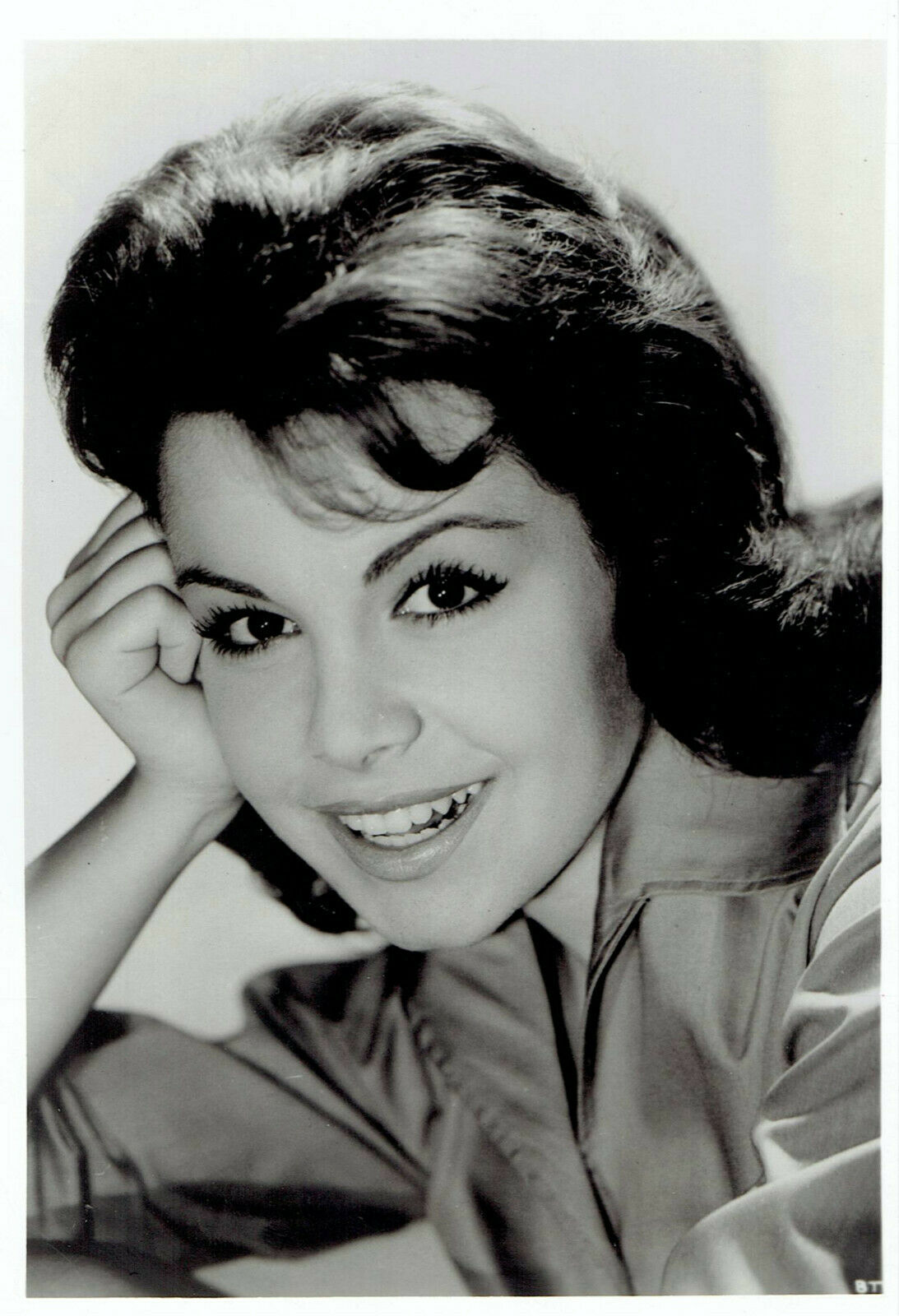 Annette Kutzner & Dr. Med. Marion Rogoß File:1962 Publicity Photo Annette Funicello Wonderful World of Disney