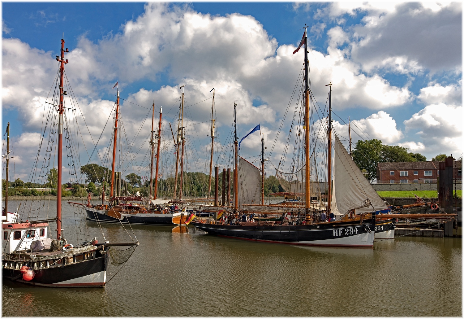 Finkenwerder Fleisch Und Wurstwaren Hinrich Woldmann Gmbh Finkenwerder Kutterhafen Foto & Bild | deutschland, europe, hamburg