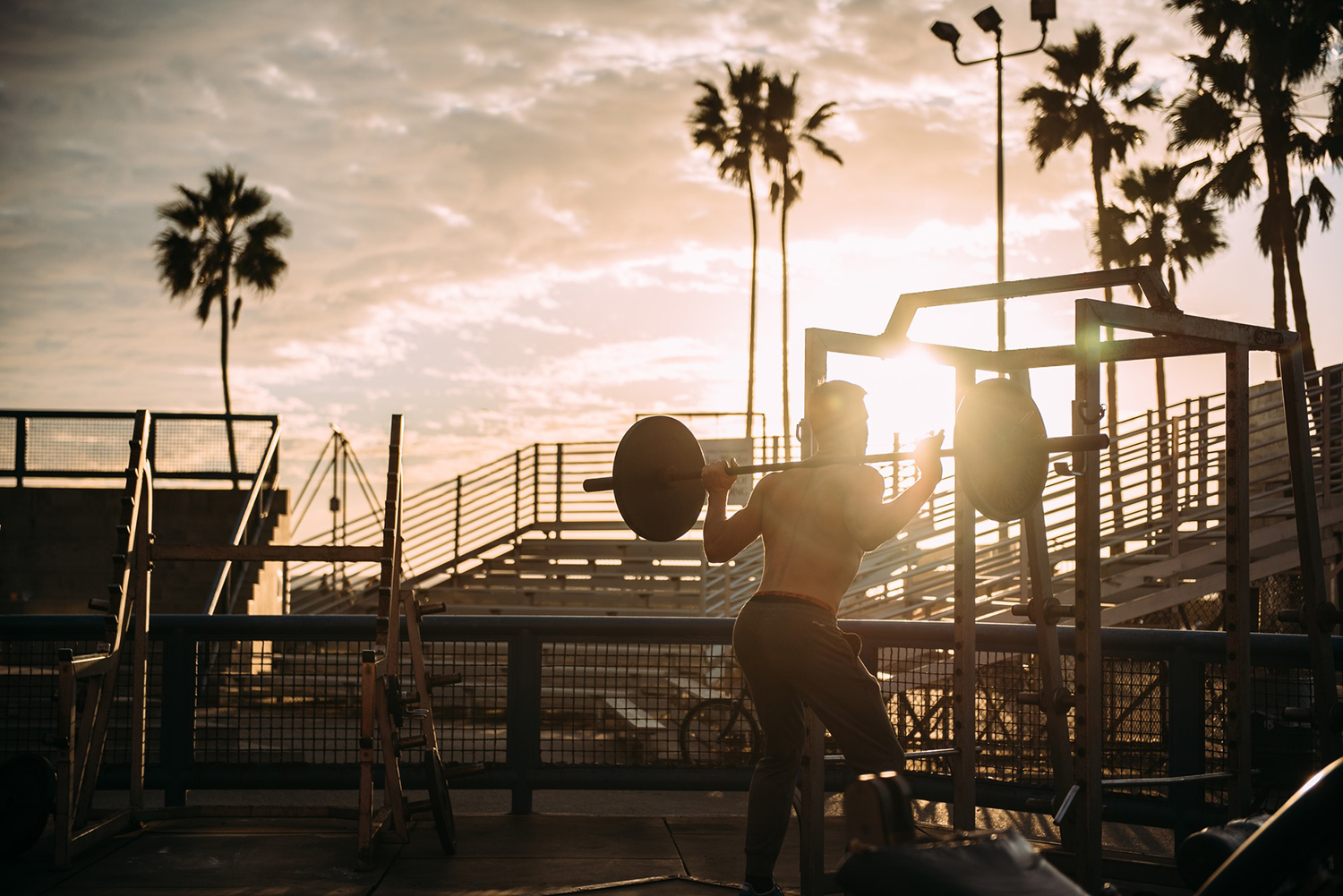 Fitness Boom Shop Für Sporternährung Düsseldorf Fitness Man Doing Barbell Squats Outside - High Quality Free Stock Images