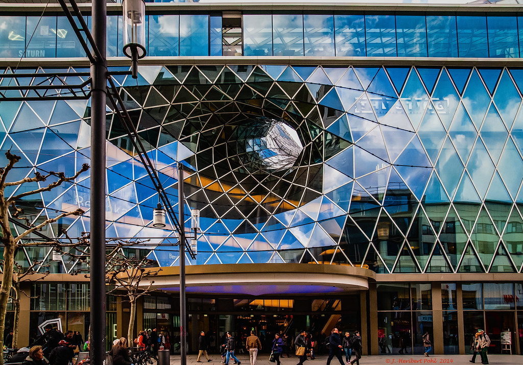 Zeughaus Das Kaufhaus Mit Mehrwert Frankfurt am Main, Zeil - Kaufhaus mit Saugnapf für wider… | Flickr