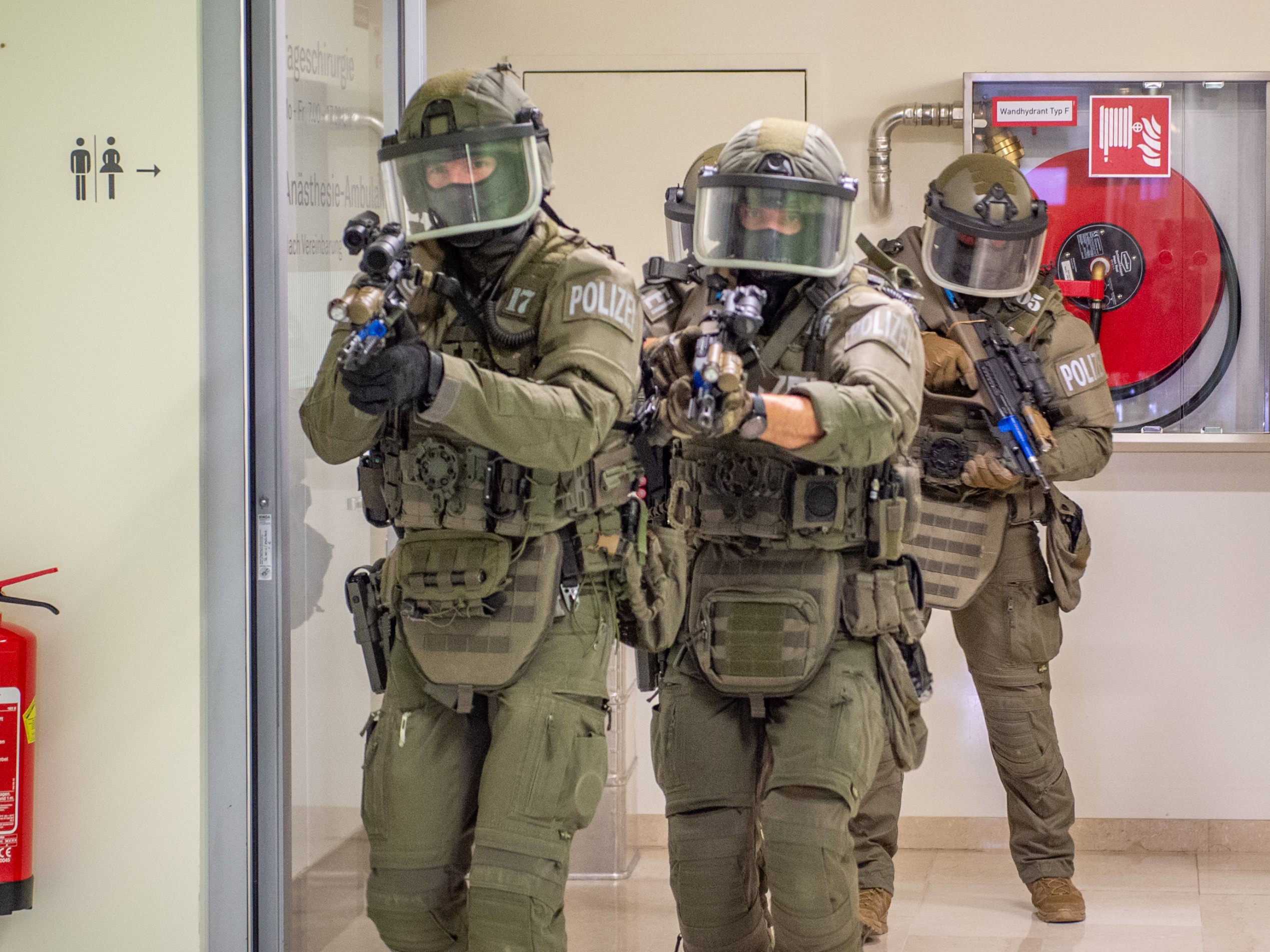 Welche Farbe Hat Die Restmülltonne Geiselnahme im Spital: Cobra übt den Ernstfall - Dornbirn | VOL.AT