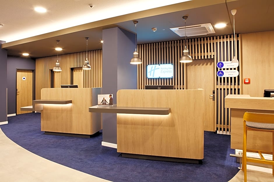 Holiday Inn Express Kaiserslautern Strassburger Allee 10 Holiday Inn Express Kaiserslautern - Guest Reservations