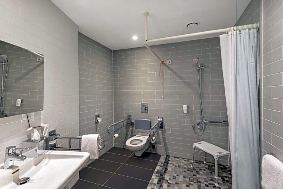 Holiday Inn Express Kaiserslautern Strassburger Allee 10 Holiday Inn Express Kaiserslautern - Guest Reservations