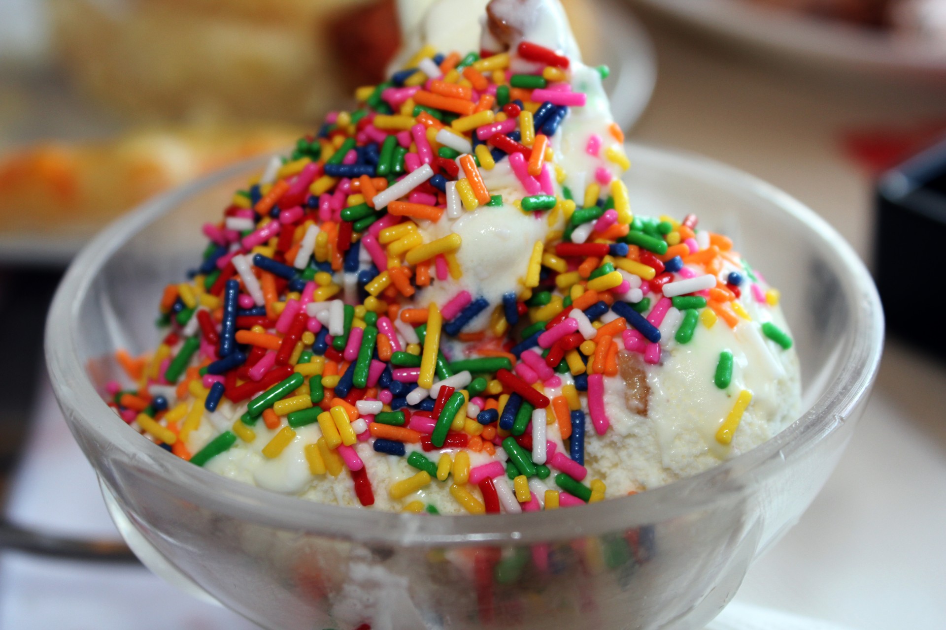 Eisladen In Der Nähe Jetzt Geöffnet Ice Cream With Candy Sprinkles Free Stock Photo - Public Domain Pictures