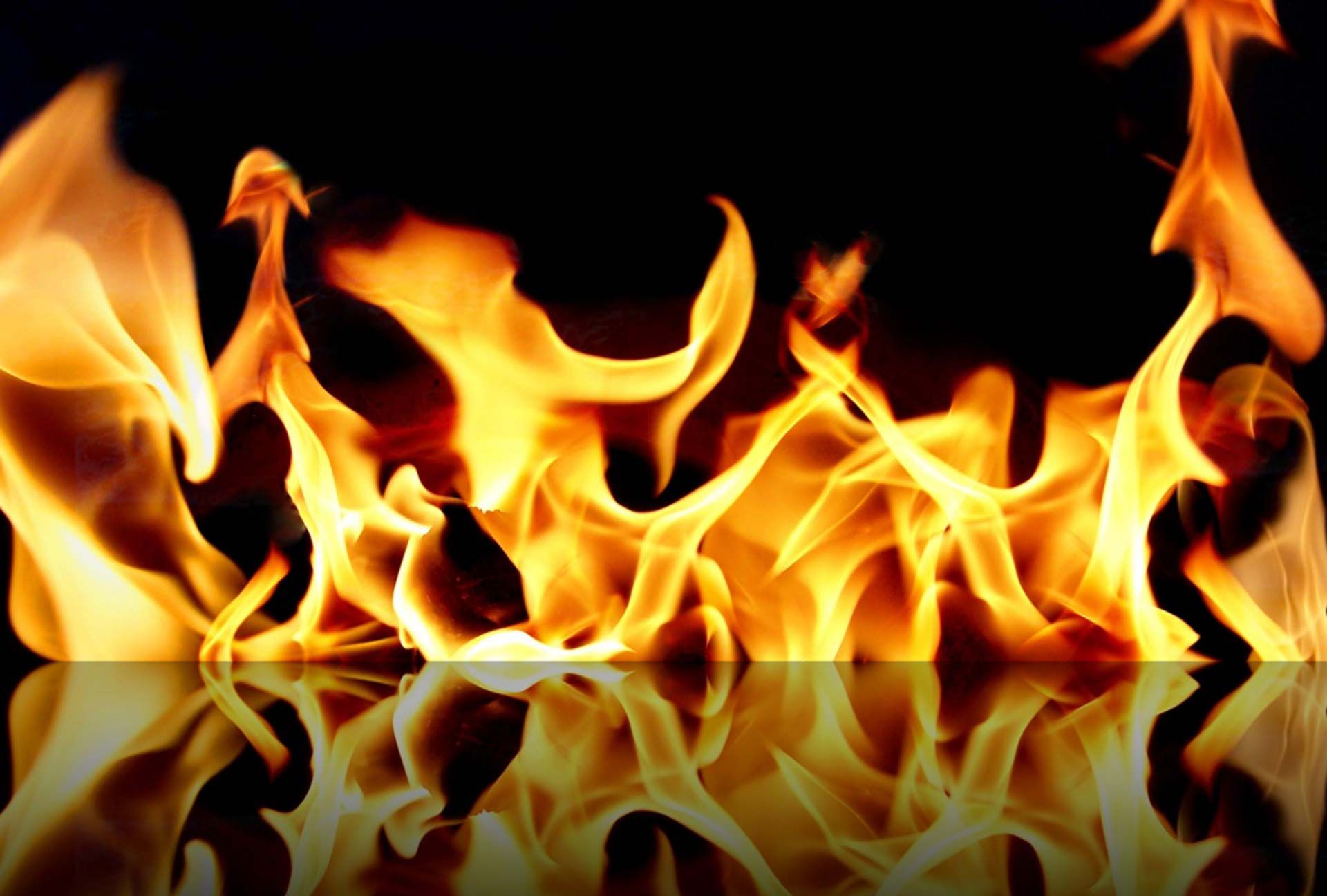 Fuego Del Sur An Der Halle 400 Kiel Imagenes De Autos En Llamas Para Protector De Pantalla 12 | Llamas de