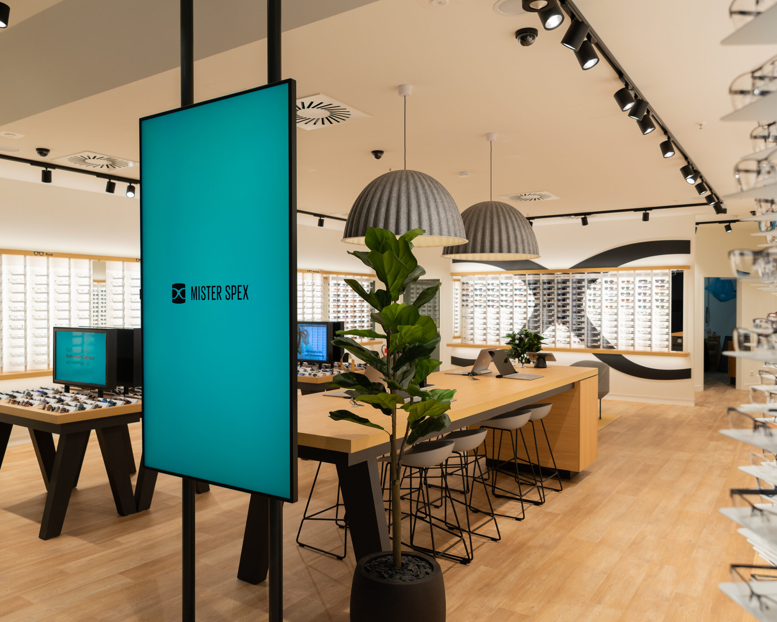 Mister Spex Optiker Hannover / Ernst-august-galerie In Q1 2024, Mister Spex reports 2% revenue growth for the Group and 5%