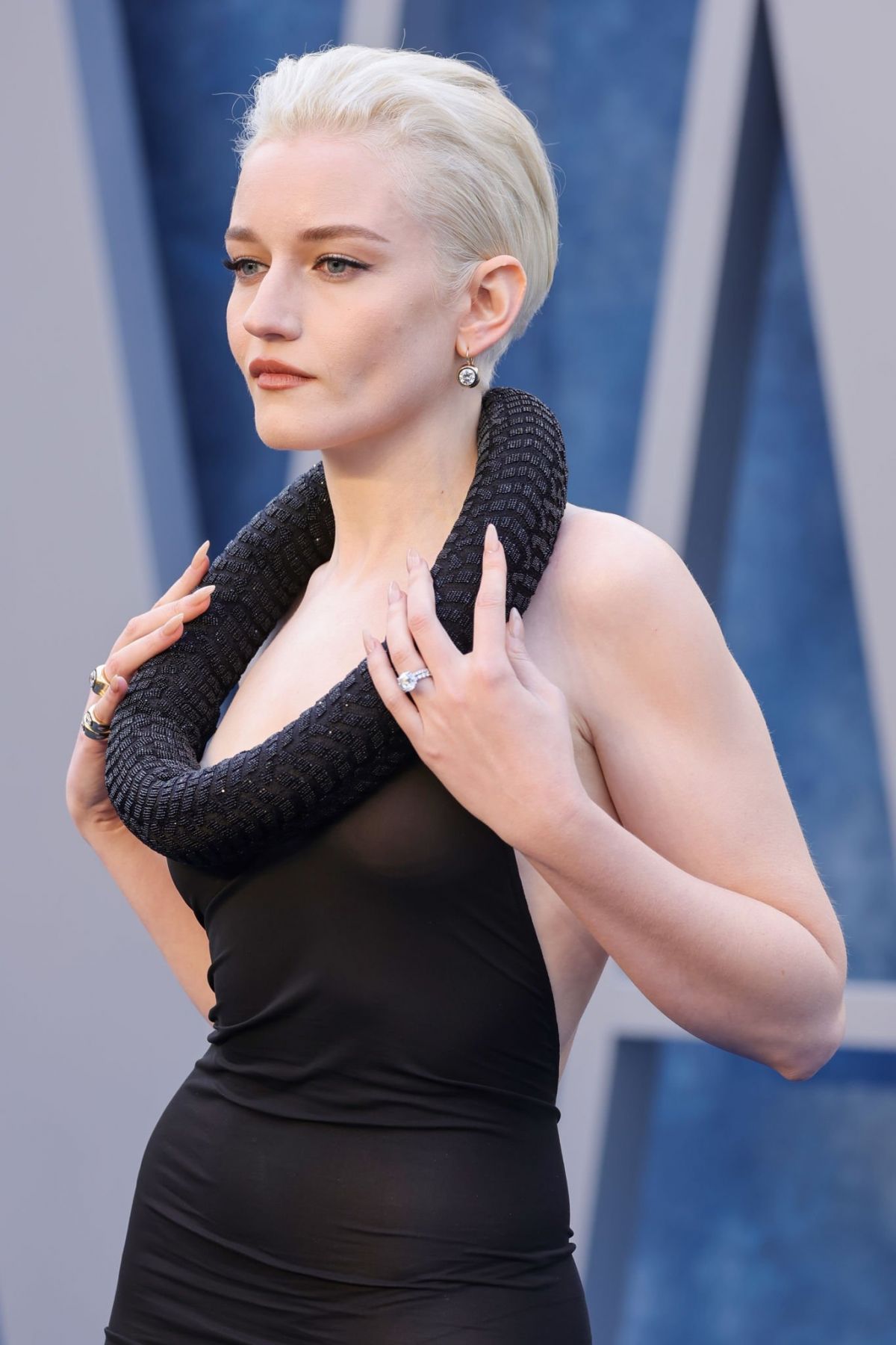 Julia Feldbusch Fachärztin Für Frauenheilkunde Und Geburtshilfe JULIA GARNER at Vanity Fair Oscar Party in Beverly Hills 03/12/2023
