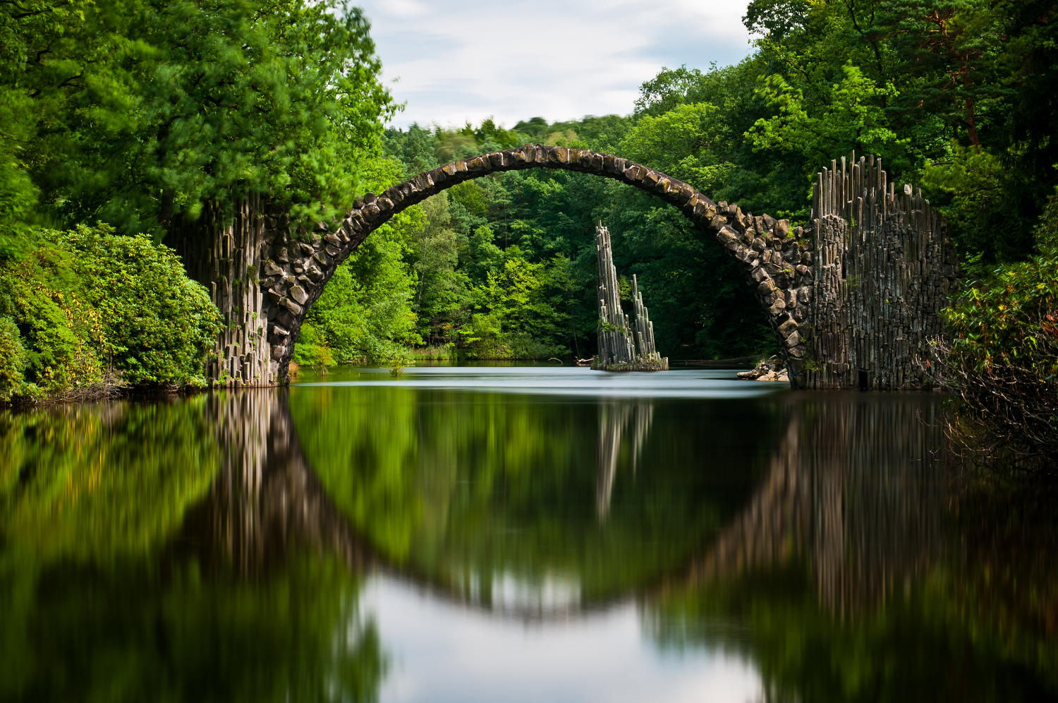 Herrenlose Grundstücke In Der Nähe Kari LikeLikes: Rakotzbrücke in Kromlau, Germany #nature