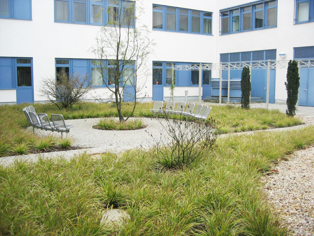 Mvz Des Städtischen Klinikums Dessau Ggmbh Haut- Und Geschlechtskrankheiten Klinikum Dessau | P8 Garten- und Landschaftsarchitektur