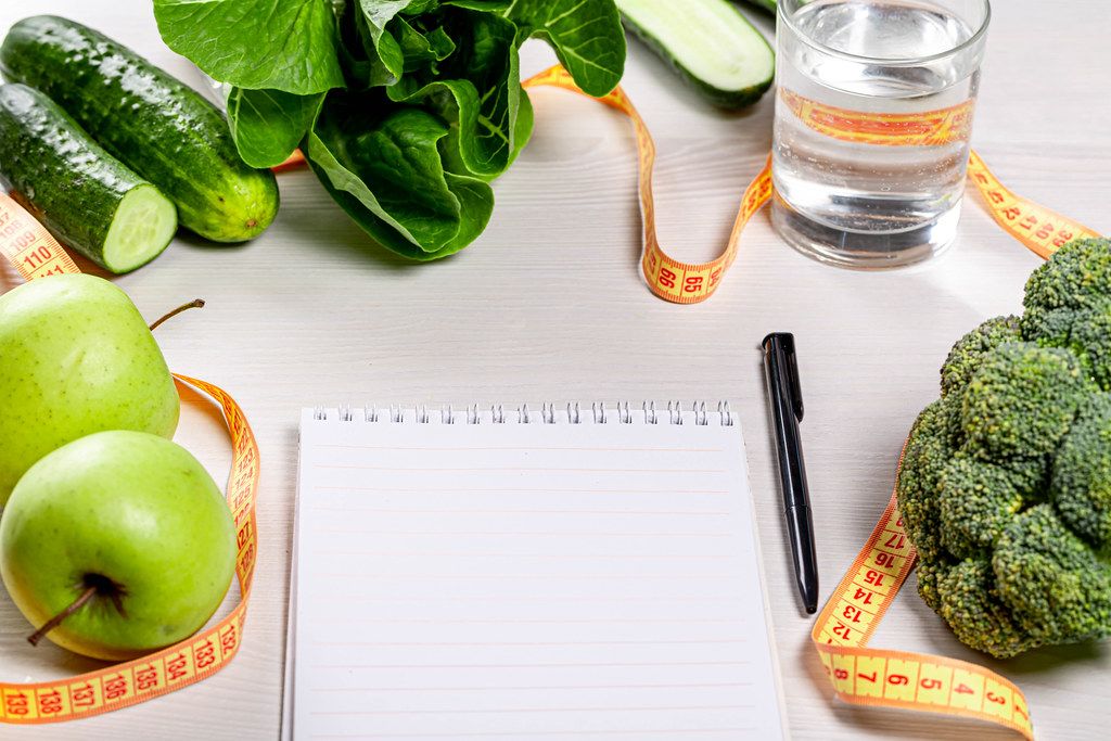 Gesunde Ernährung Projekt Im Kindergarten Konzept von ausgewogener Ernährung mit gekochten Eiern und frischem