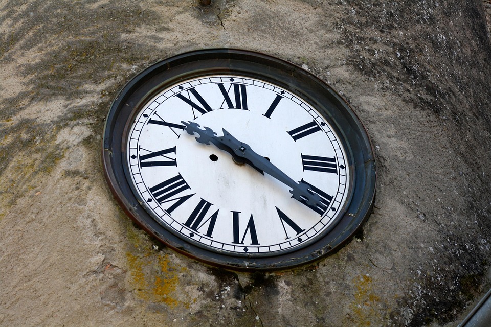 Uhr Mit Datum Und Wochentag Kostenloses Foto: Uhr Mit Römischen Ziffern - Kostenloses Bild auf