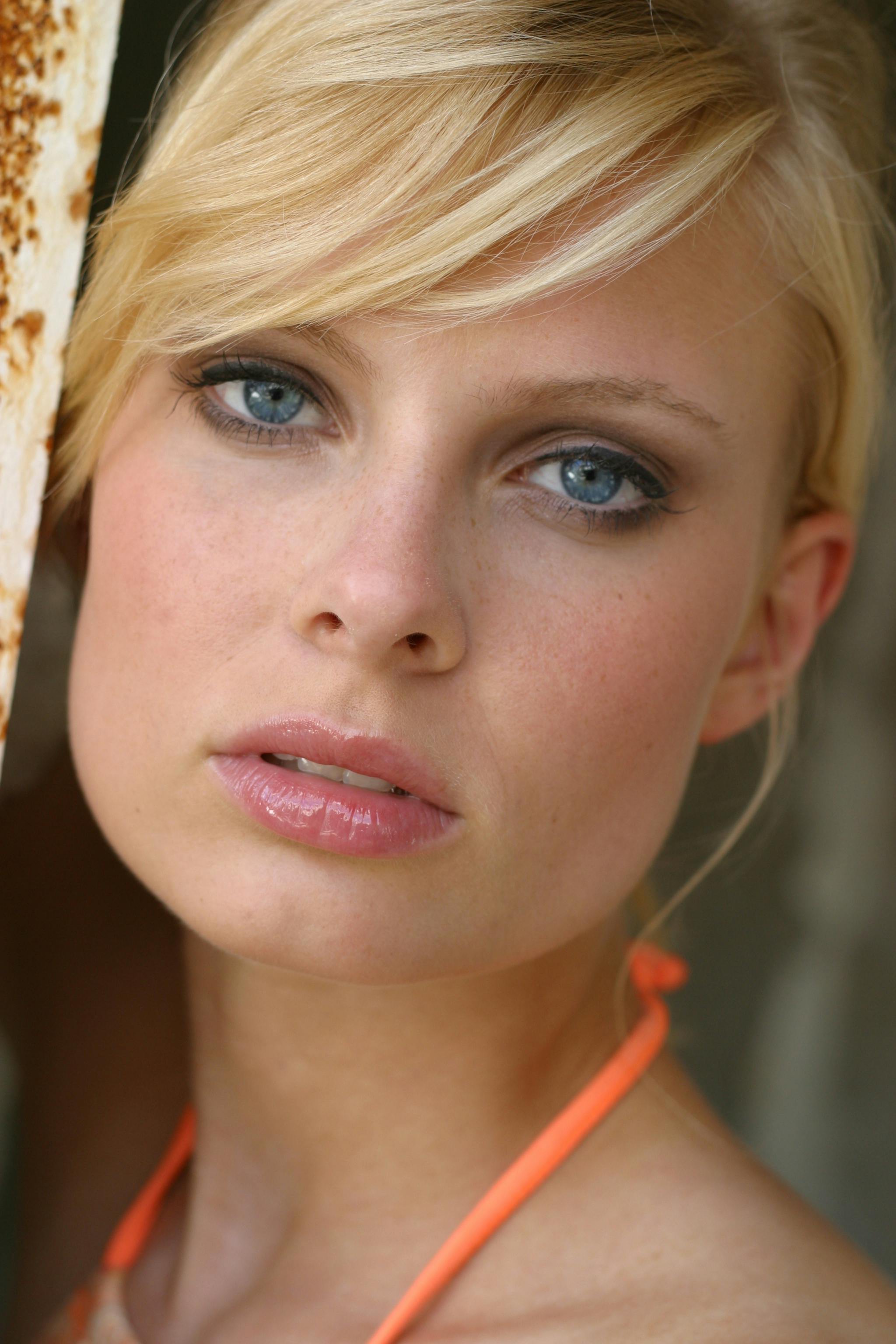 Frau Sibel Buldu - Fachärztin Für Innere Medizin - Kostenloses Foto zum Thema: attraktiv, blond, frau