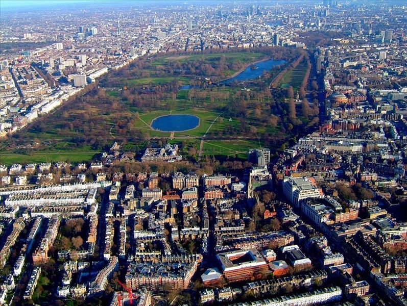 Hyde Park London Vereinigtes Königreich London England, Hyde Park. Hyde Park is the largest of four parks which