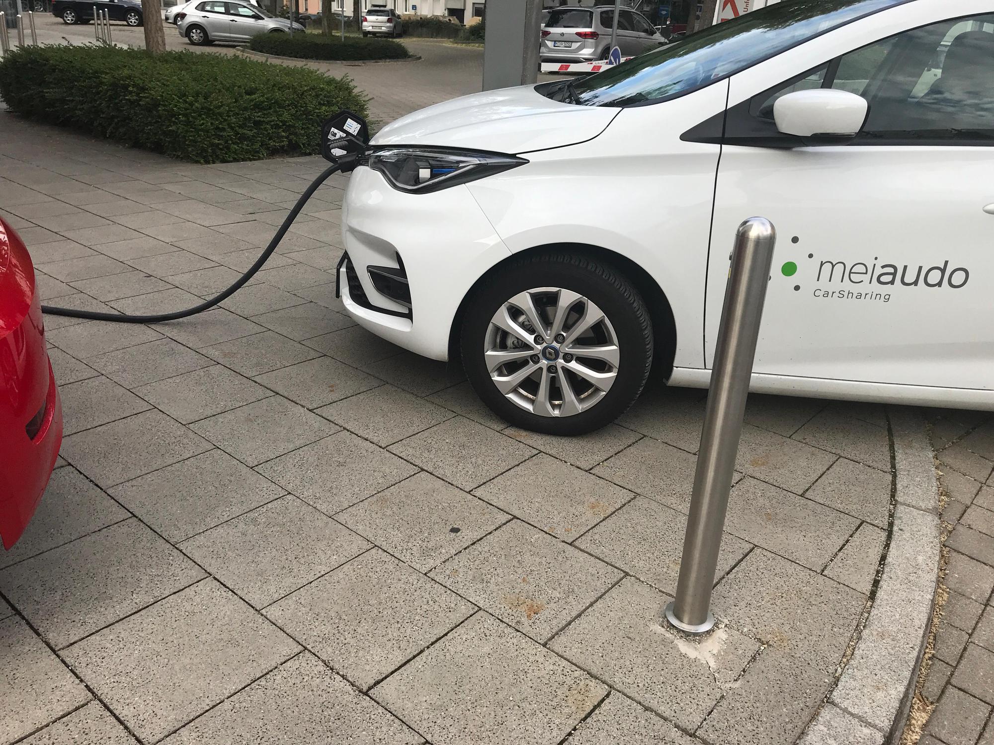 Mahag Automobilhandel Und Service - Volkswagen MAHAG Automobilhandel und Service | München, BY | EV Station