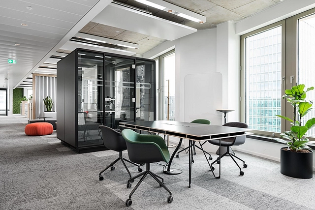 Joppich & Rieckhoff Handelsgesellschaft Für Büroeinrichtungen Mbh Meeting Pods in Unilever Office from Hushoffice