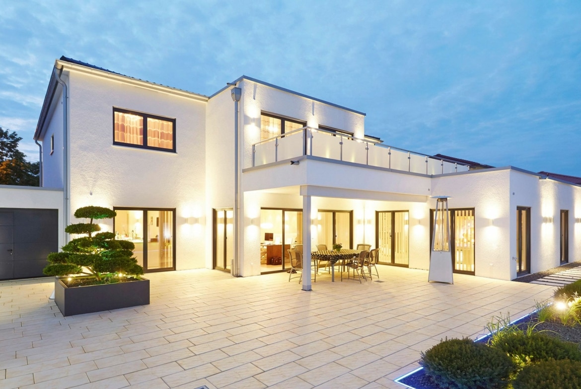 Haus Der Begegnung An Der Hubertusstrasse Recklinghausen Gmbh Modernes Luxushaus Villa Cannstatt mit Garage - | HausbauDirekt.de