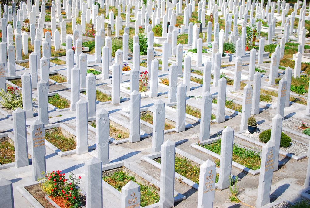 Muslimischer Friedhof In Der Nähe Muslim cemetery in Sarajevo, Bosnia — Stock Photo © frimerke #8037676