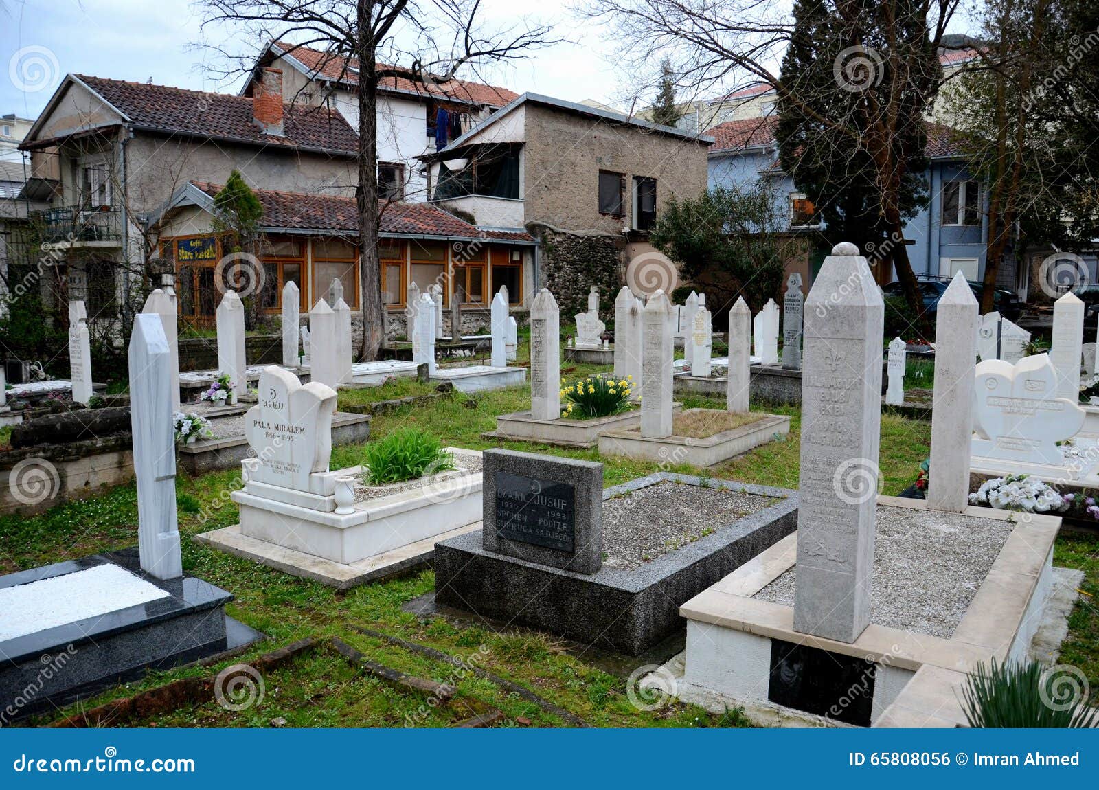 Muslimischer Friedhof In Der Nähe Muslim Islamic Cemetery Editorial Image | CartoonDealer.com #47808440