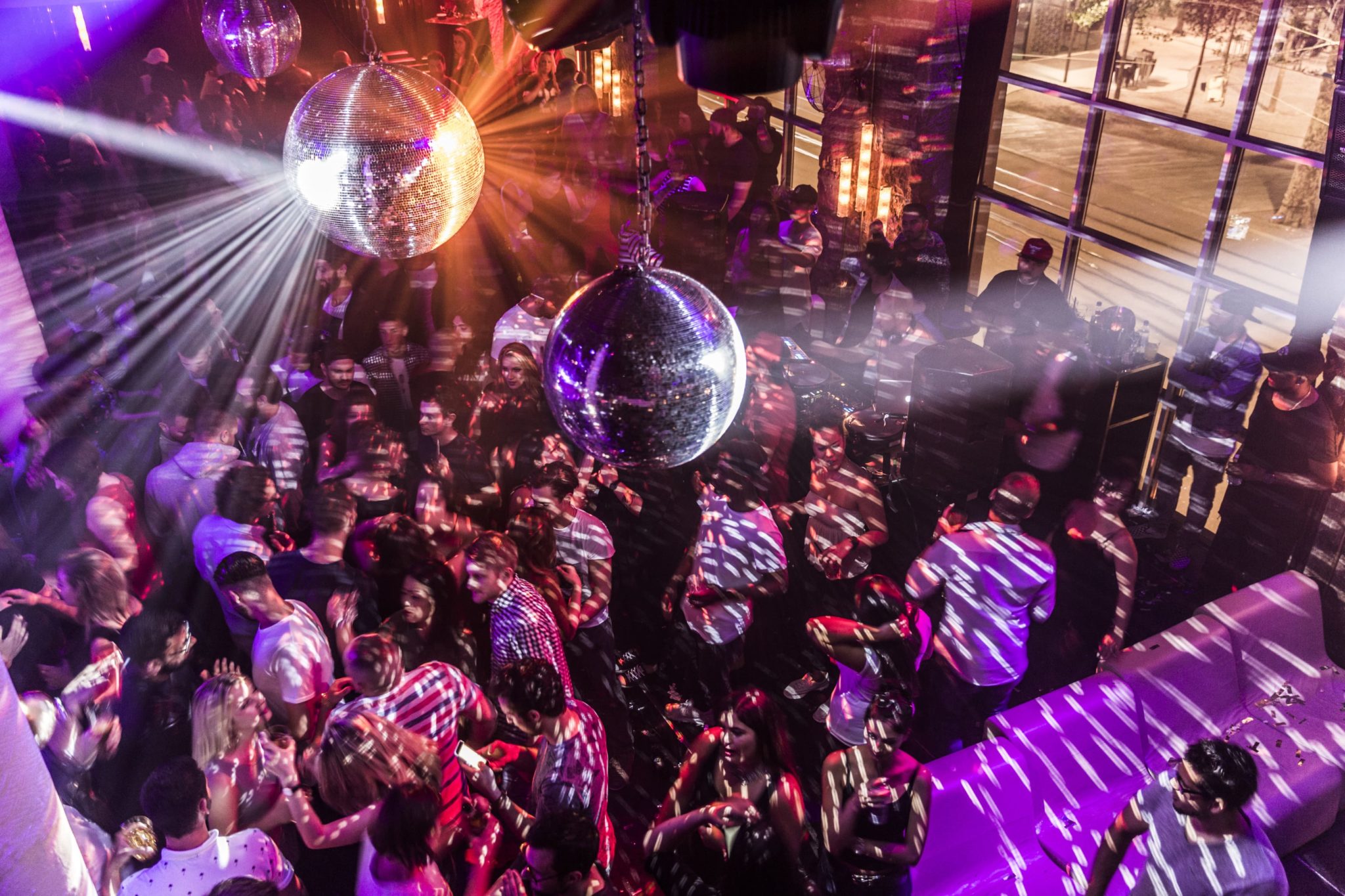 Bars Und Clubs In Der Nähe Nightlife in Zurich: parties, concerts, bars, and clubs.