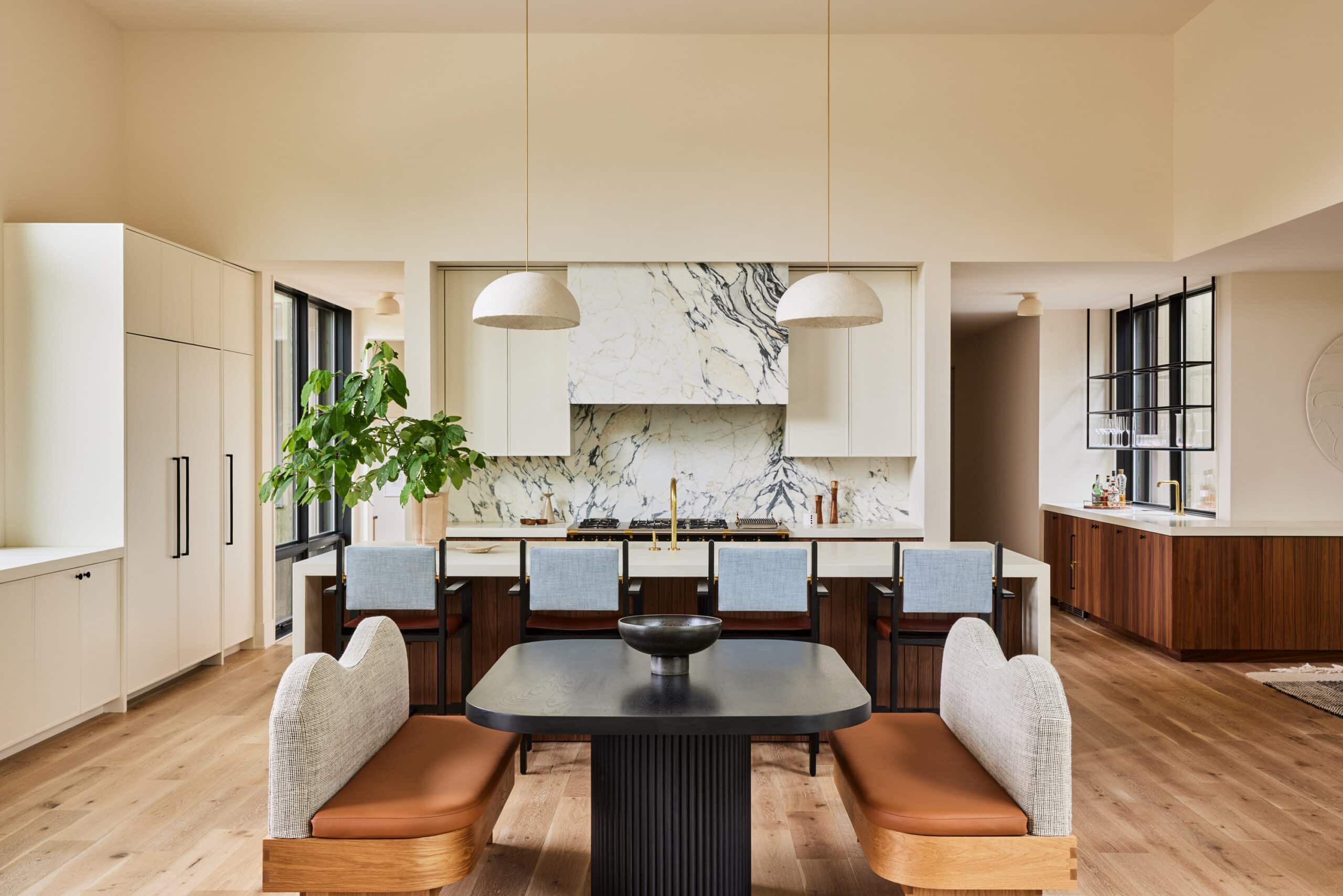 Modern Line Dance In Der Nähe Organic Modern Home - TruKitchens - Organic Modern Interior Design