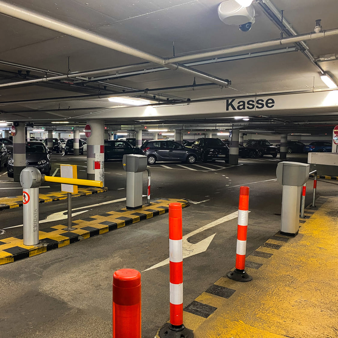 Parken Auf öffentlichen Straßen Vor Grundstück Parken in der Ludwigsburger Innenstadt.