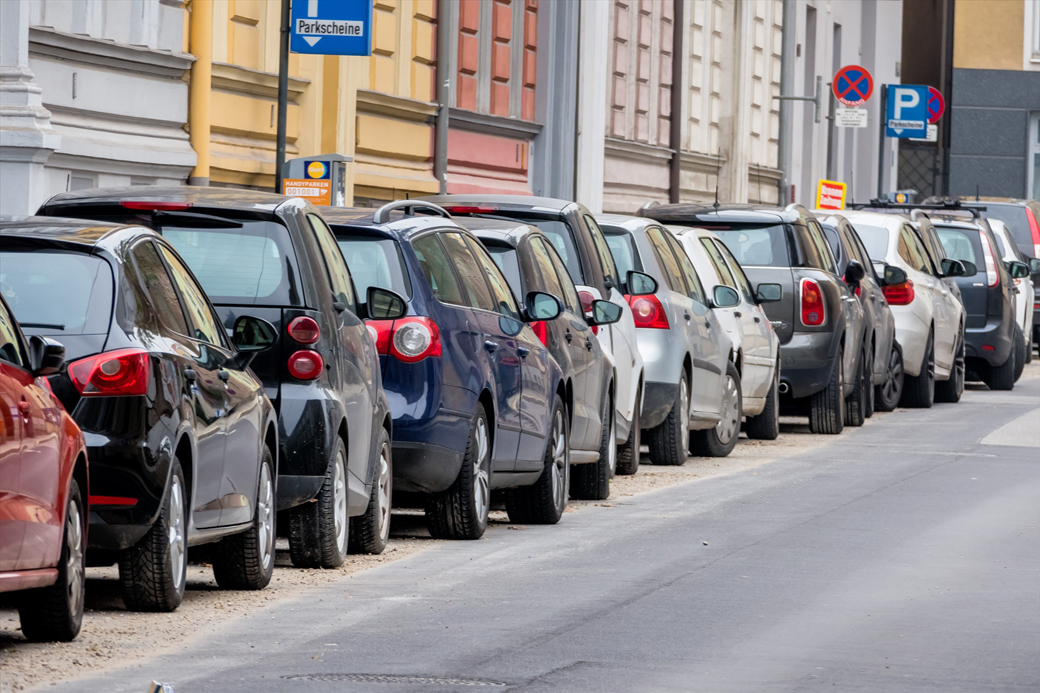 Parken Auf öffentlichen Straßen Vor Grundstück