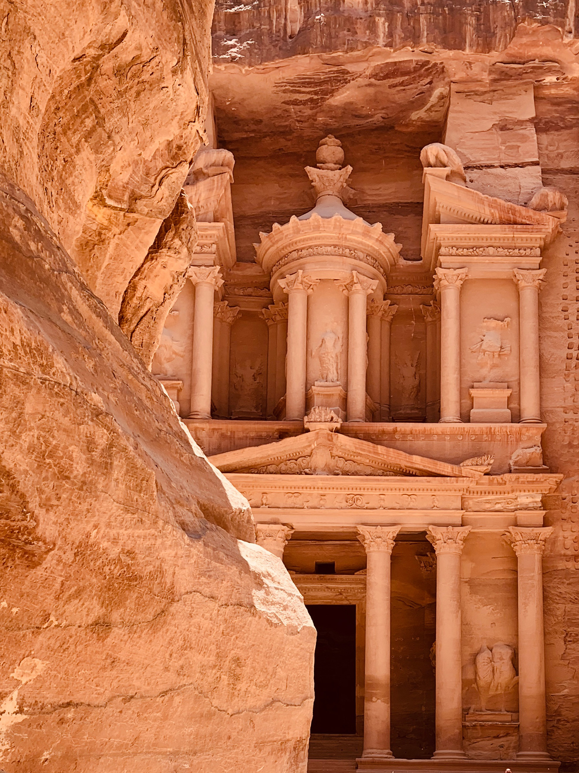 Petra Schoenrock - Gästehaus Am See Petra: A journey to the ancient ‘Rose City’ carved out of rock
