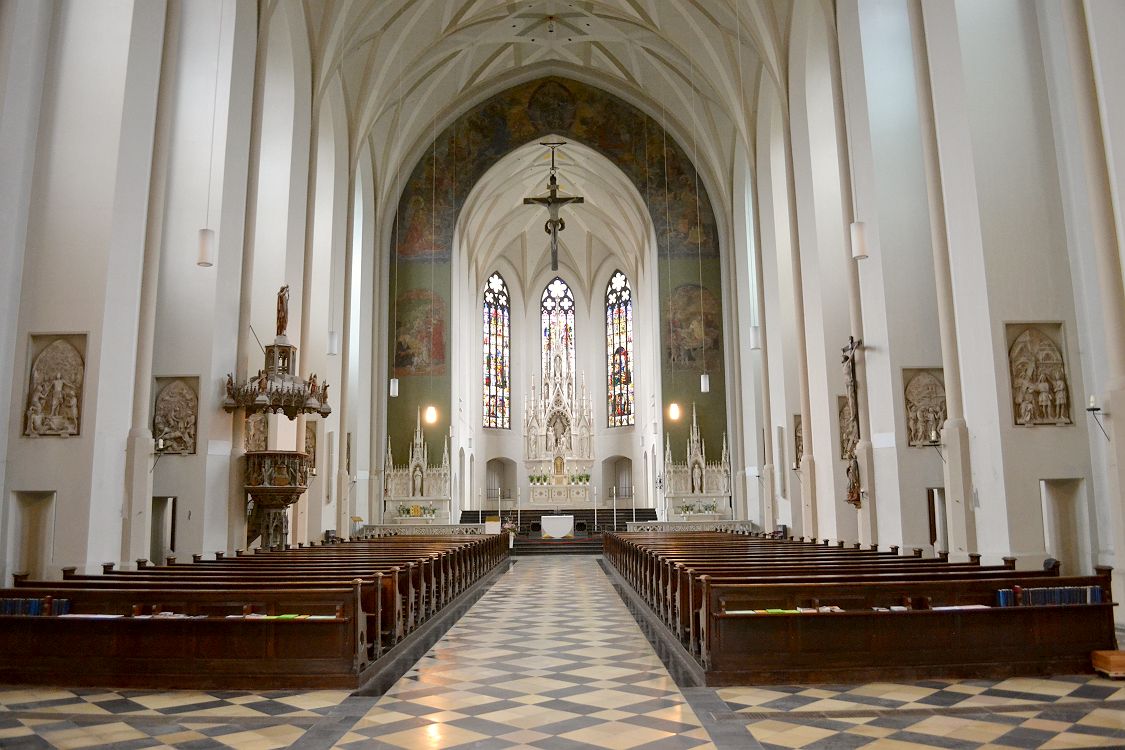 Restaurant - Der Grieche Zum Staufenplatz - Düsseldorf Pfarrkirche St. Johann Baptist - rumabel