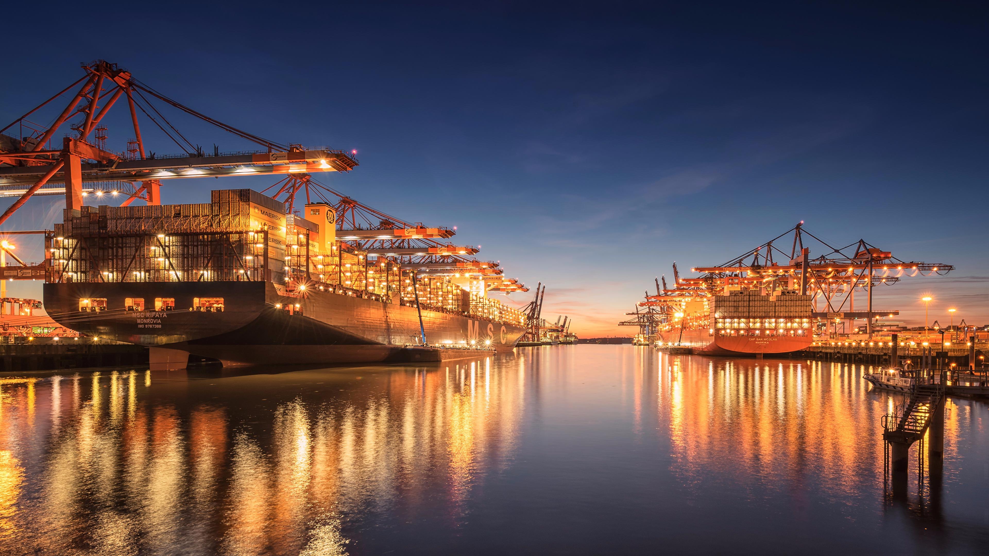 Hafen Zwischen Lübeck Und Rostock