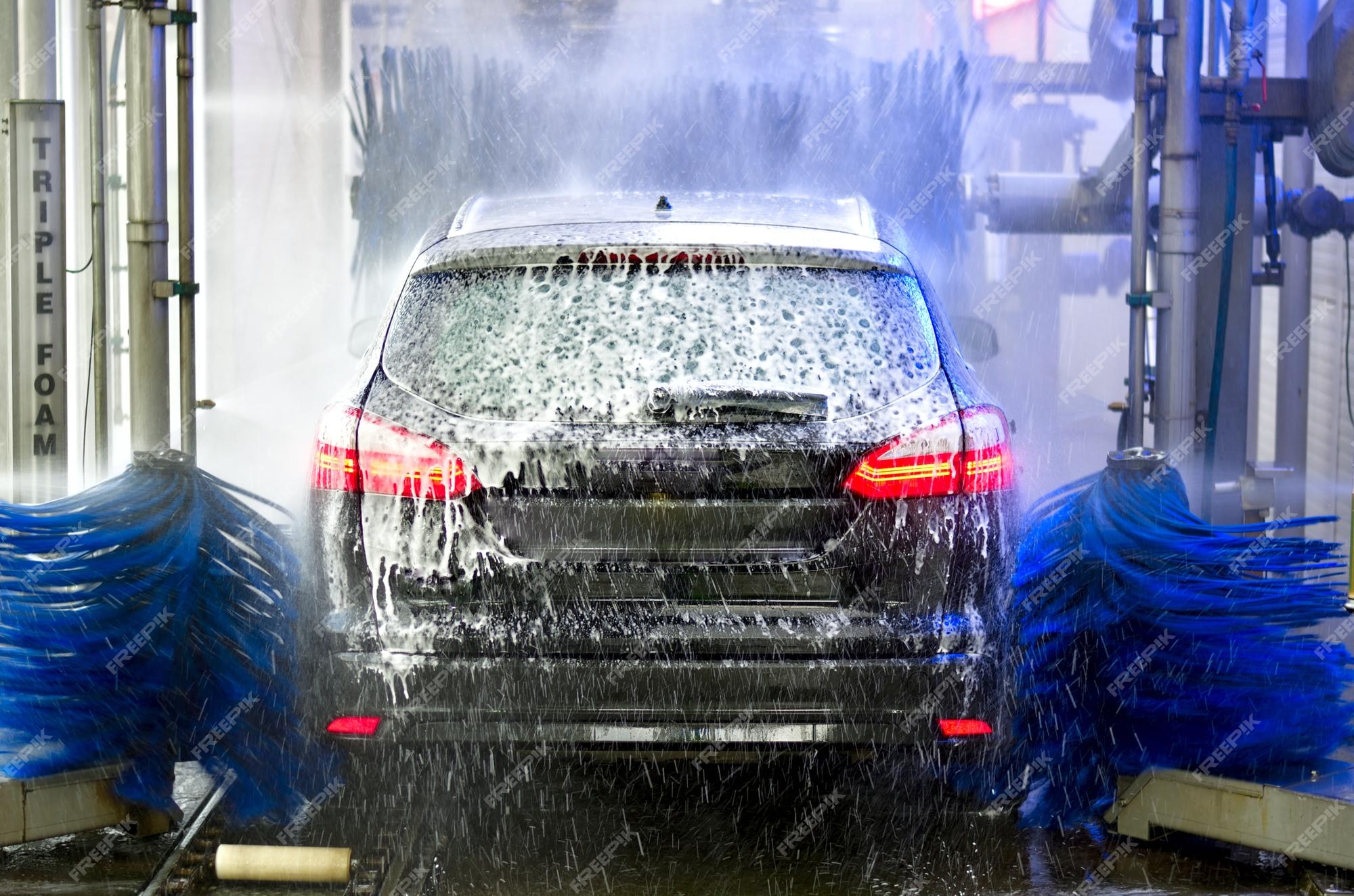 Autowaschanlage Mit Innenreinigung In Der Nähe Premium Photo | Auto in waschanlage