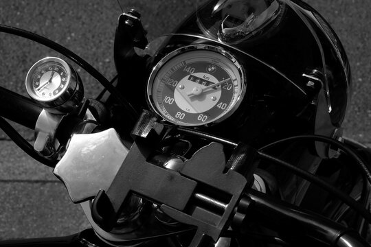 Auto & Motorrad Reis - Werkstatt & Kfz-handel Rundinstrument Images – Browse 58 Stock Photos, Vectors, and Video