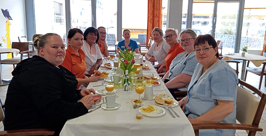 Avendi Senioren Service Pflege & Wohnen Sandhofer Stich SANDHOFER STICH: Frühstück mit neuen Kolleginnen