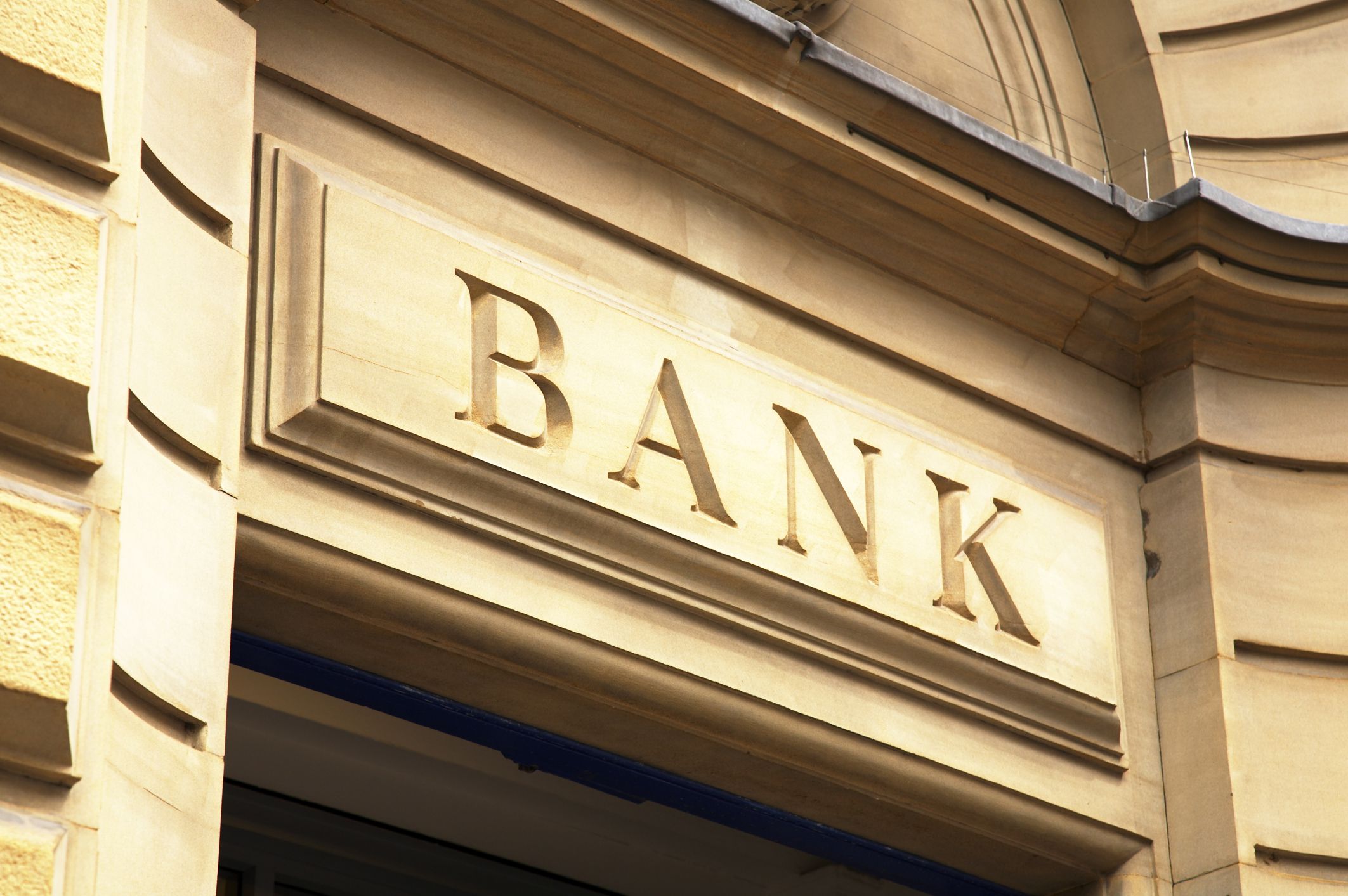 Bank In Der Nähe Von Meinem Standort Savings & Loan Companies vs. Commercial Banks: What's the Difference?