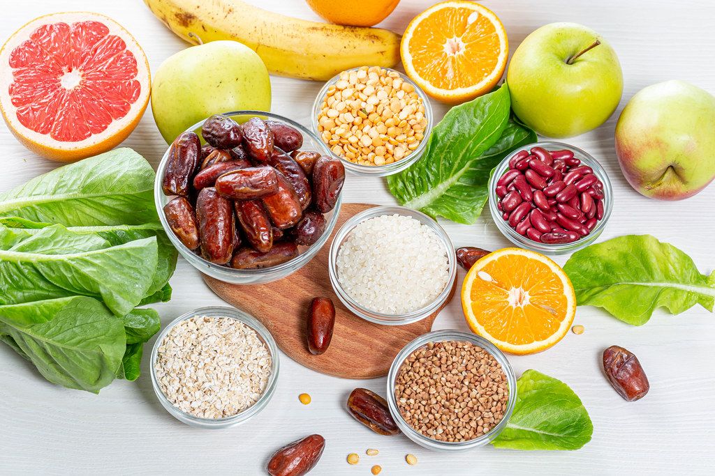 Gesunde Ernährung Projekt Im Kindergarten Sicht von oben auf bunte, farbenfrohe Zutaten für eine gesunde